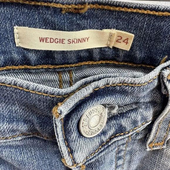 Levis Women’s Wedgie Skinny Jeans Size 24 Distressed Button Fly Stretch Fray Hem - Picture 7 of 9